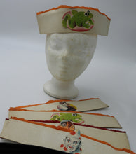 Indlæs billede til gallerivisning Gamle nytårshatte med billeder på