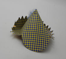 Indlæs billede til gallerivisning Gamle nytårshatte af pap