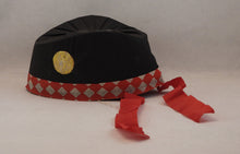 Indlæs billede til gallerivisning Gamle nytårshatte af pap