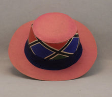 Indlæs billede til gallerivisning Gamle nytårshatte af pap