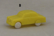 Indlæs billede til gallerivisning Små gamle biler af plastik