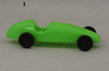 Indlæs billede til gallerivisning Små gamle biler af plastik