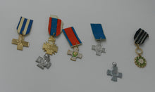 Indlæs billede til gallerivisning Små medaljer af plast eller papir