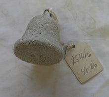 Indlæs billede til gallerivisning Gamle juleklokke med "sukker" og pynt på fra 1940