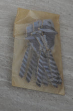 Indlæs billede til gallerivisning Festtegn fra 1940 - 1950´erne med mand med slips