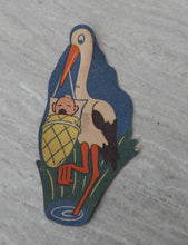 Indlæs billede til gallerivisning Festpynt af karton med storke, baby mm 1940´erne