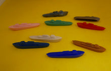 Indlæs billede til gallerivisning Små skibe af plastik 1950-1960érne