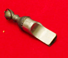 Indlæs billede til gallerivisning Gammel blikfløjte fra 1930´erne forskellige slags