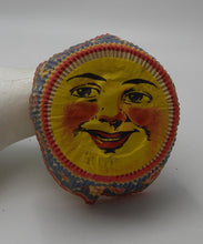 Indlæs billede til gallerivisning Gamle nytårshatte med billeder på