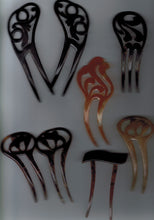 Indlæs billede til gallerivisning Gamle U hårkamme med mønster på