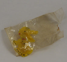 Indlæs billede til gallerivisning Forskellige brocher af plastik