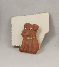 Indlæs billede til gallerivisning Gamle brocher røde og hvide hunde