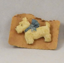 Indlæs billede til gallerivisning Gamle brocher røde og hvide hunde