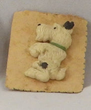 Indlæs billede til gallerivisning Gamle brocher røde og hvide hunde