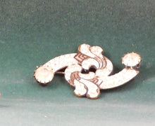 Indlæs billede til gallerivisning Gamle brocher med sten