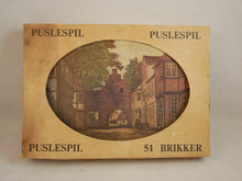 Indlæs billede til gallerivisning Gamle puslespil i æske med 51 brikker