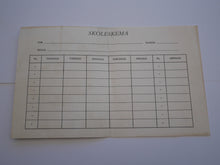 Indlæs billede til gallerivisning Gamle skoleskemaer med og uden reklame