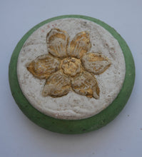 Indlæs billede til gallerivisning Gamle hinkesten af kridt