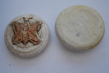 Indlæs billede til gallerivisning Gamle hinkesten af kridt