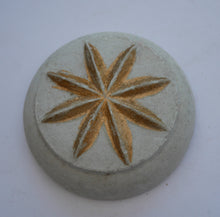 Indlæs billede til gallerivisning Gamle hinkesten af kridt