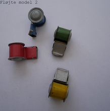 Indlæs billede til gallerivisning Gammel blikfløjte fra 1930´erne forskellige slags