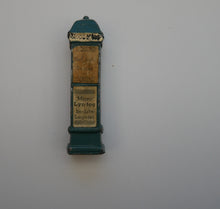 Indlæs billede til gallerivisning Gamle trafikhelle, telefonstandere mm til modelbaner