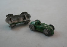 Indlæs billede til gallerivisning Gamle tin racerbiler fra 1930´erne med store hjul (1 cm)