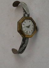 Indlæs billede til gallerivisning Gamle børne legeure fra 1930-1950´erne