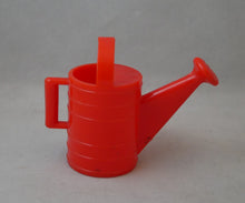 Indlæs billede til gallerivisning Ældre vandkander til dukkehus og haveredskaber og bænk