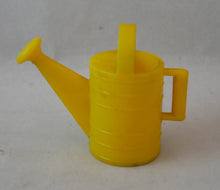 Indlæs billede til gallerivisning Ældre vandkander til dukkehus og haveredskaber og bænk