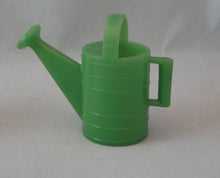 Indlæs billede til gallerivisning Ældre vandkander til dukkehus og haveredskaber og bænk