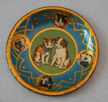 Indlæs billede til gallerivisning Gamle dukke tallerkner, fade, kopper mm i metal 1930-1950´erne