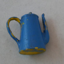 Indlæs billede til gallerivisning Gamle kedler og kaffekander til dukkehus 1930 - 1950´erne