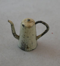 Indlæs billede til gallerivisning Gamle kedler og kaffekander til dukkehus 1930 - 1950´erne
