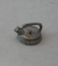 Indlæs billede til gallerivisning Gamle kedler og kaffekander til dukkehus 1930 - 1950´erne