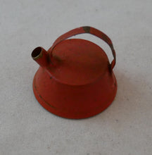 Indlæs billede til gallerivisning Gamle kedler og kaffekander til dukkehus 1930 - 1950´erne