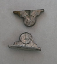 Indlæs billede til gallerivisning Gamle ure til dukkehus i metal eller træ 1930 - 1940´erne
