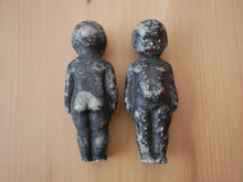 Indlæs billede til gallerivisning Små gamle dukker af ler og gips