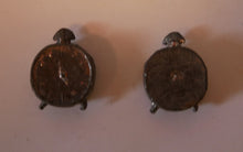 Indlæs billede til gallerivisning Gamle ure til dukkehus i metal eller træ 1930 - 1940´erne