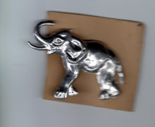 Indlæs billede til gallerivisning Brocher med elefanter