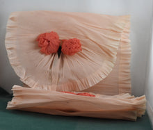Indlæs billede til gallerivisning Bordløber af crepe papir fra 1940´erne
