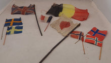 Indlæs billede til gallerivisning Forskellige gamle udenlandske flag
