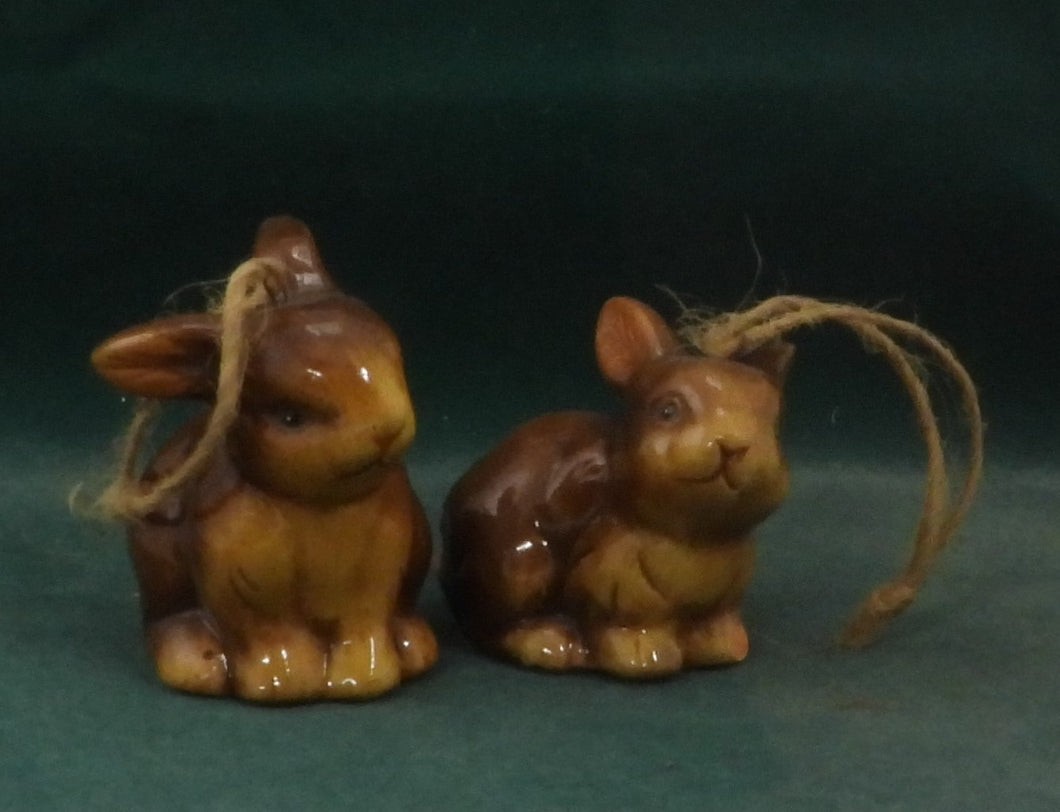 2 fine påskeharer i porcelæn