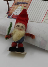 Indlæs billede til gallerivisning Gammel nisse med store sko
