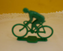 Indlæs billede til gallerivisning Cykelrytter figur af plastik 1960´erne
