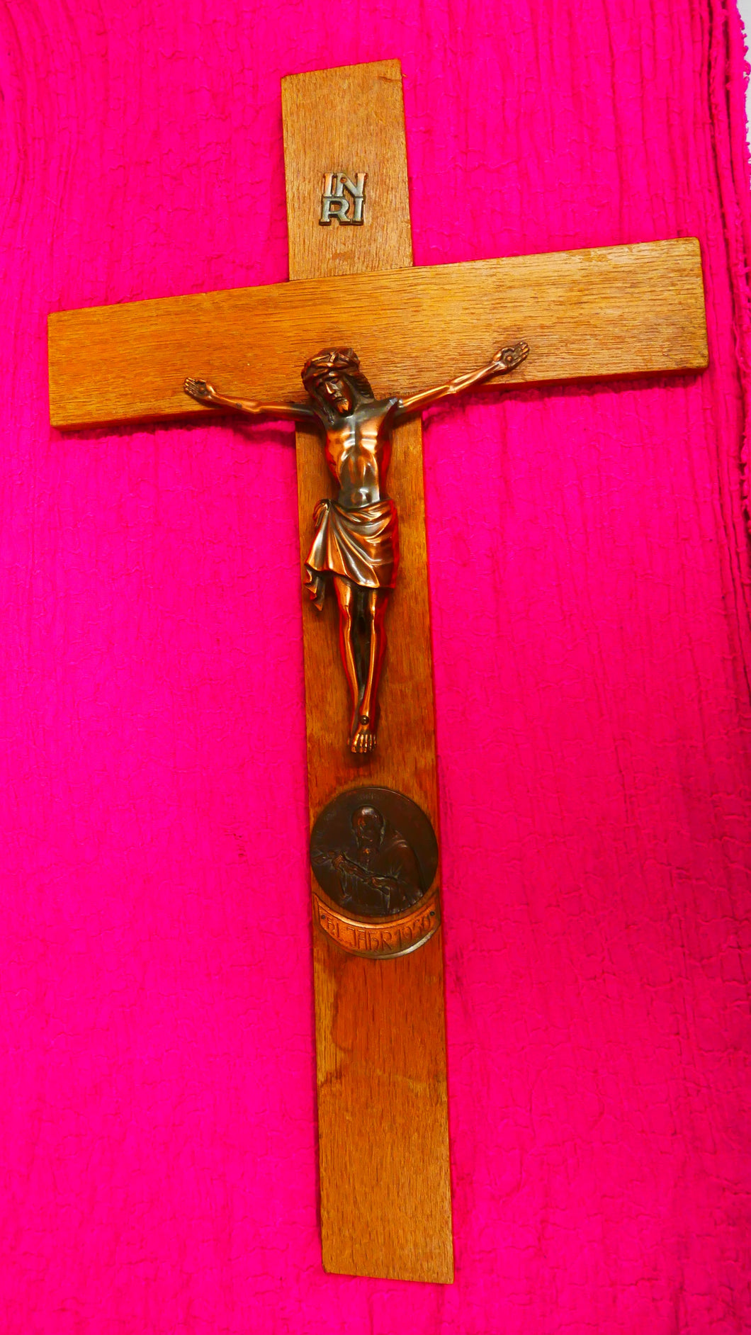 Krucifiks, kors med Jesus