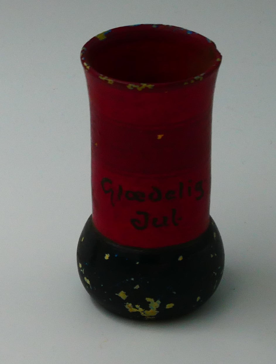 Ler vase fra 1940´erne med teksten Glædelig Jul