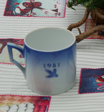 Indlæs billede til gallerivisning Julekop Royal Copenhagen 1979 eller 1981
