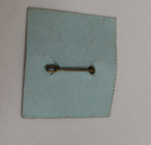 Indlæs billede til gallerivisning Gammel broche med reklame for Piratos

