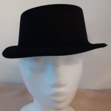 Sort hat plastik